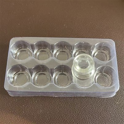 Bílá lahvička Balení Blistrový zásobník